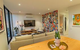 Funk In The City - Luxury Laneway Apartment With Single Garage